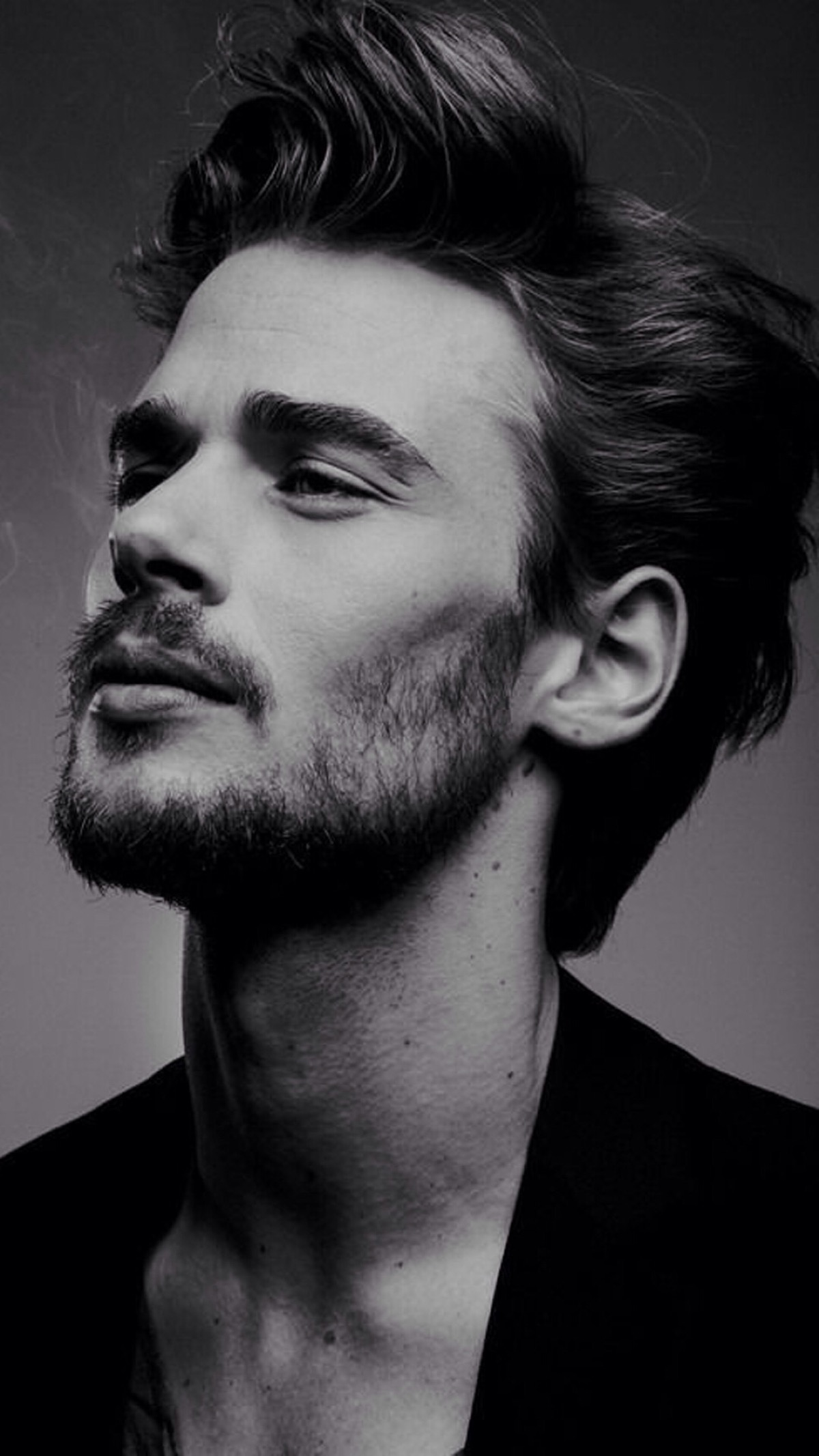 有没有大叔型的头像 动漫的真人的都行啊?