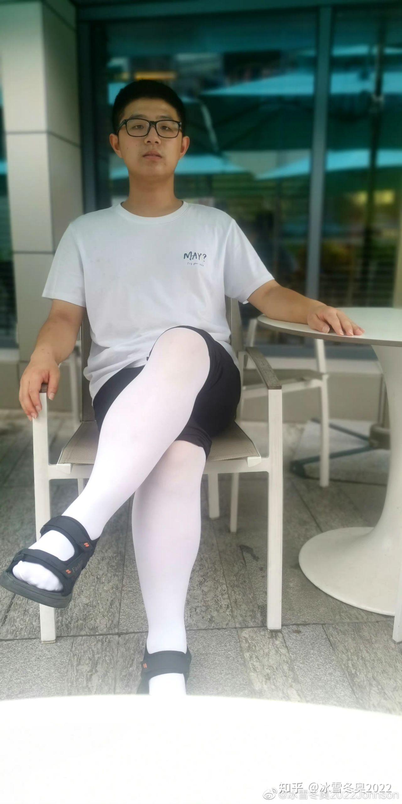 男生可以穿白色连裤袜吗?