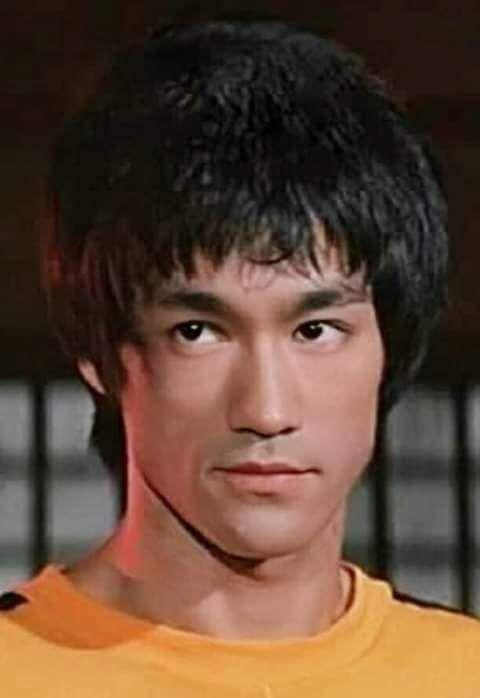 你收藏过哪些李小龙的经典照片?