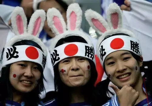 日本人干大事之前为什么要在头上绑白布条