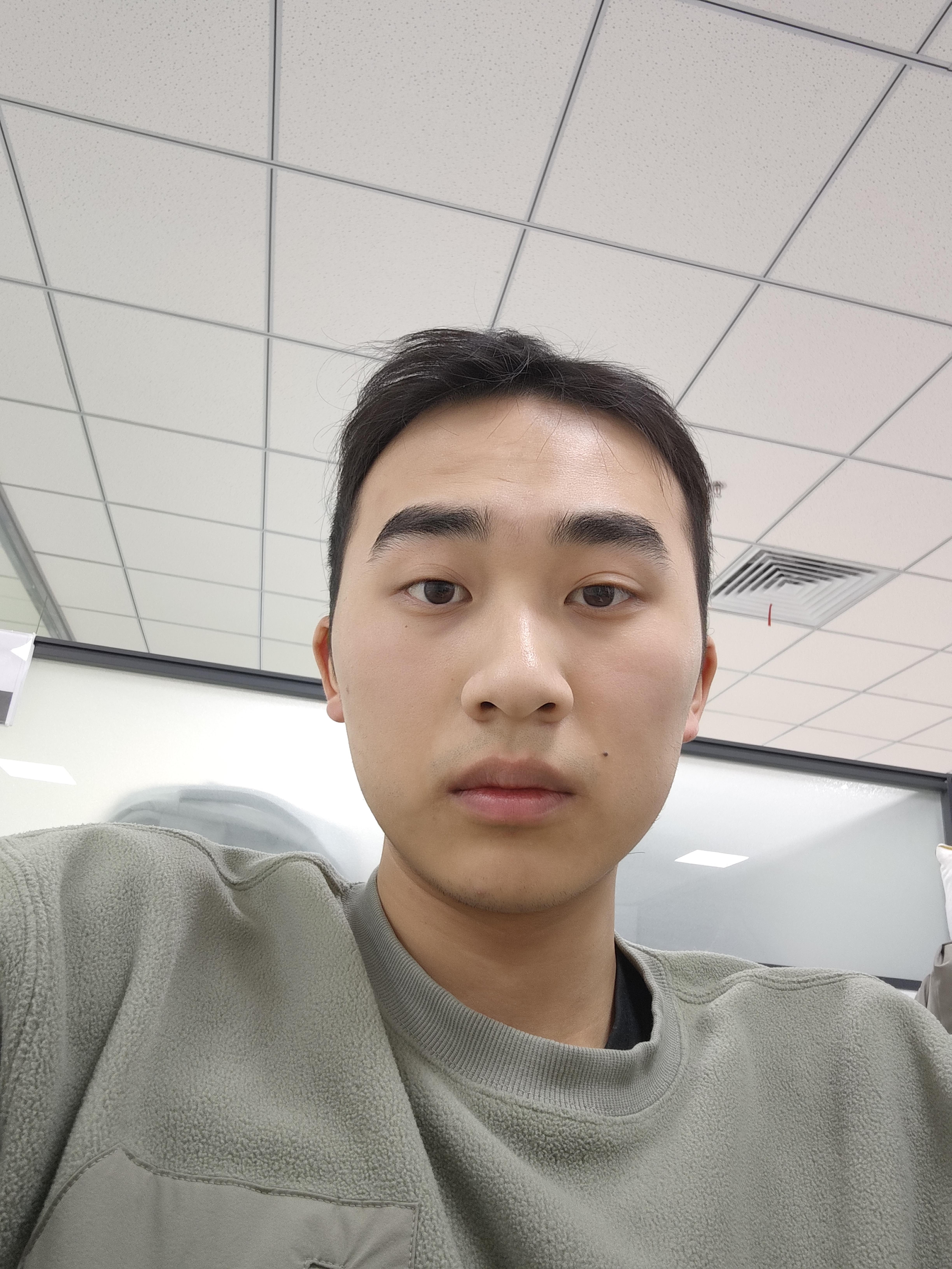 现实生活中男生颜值6分是什么样的?