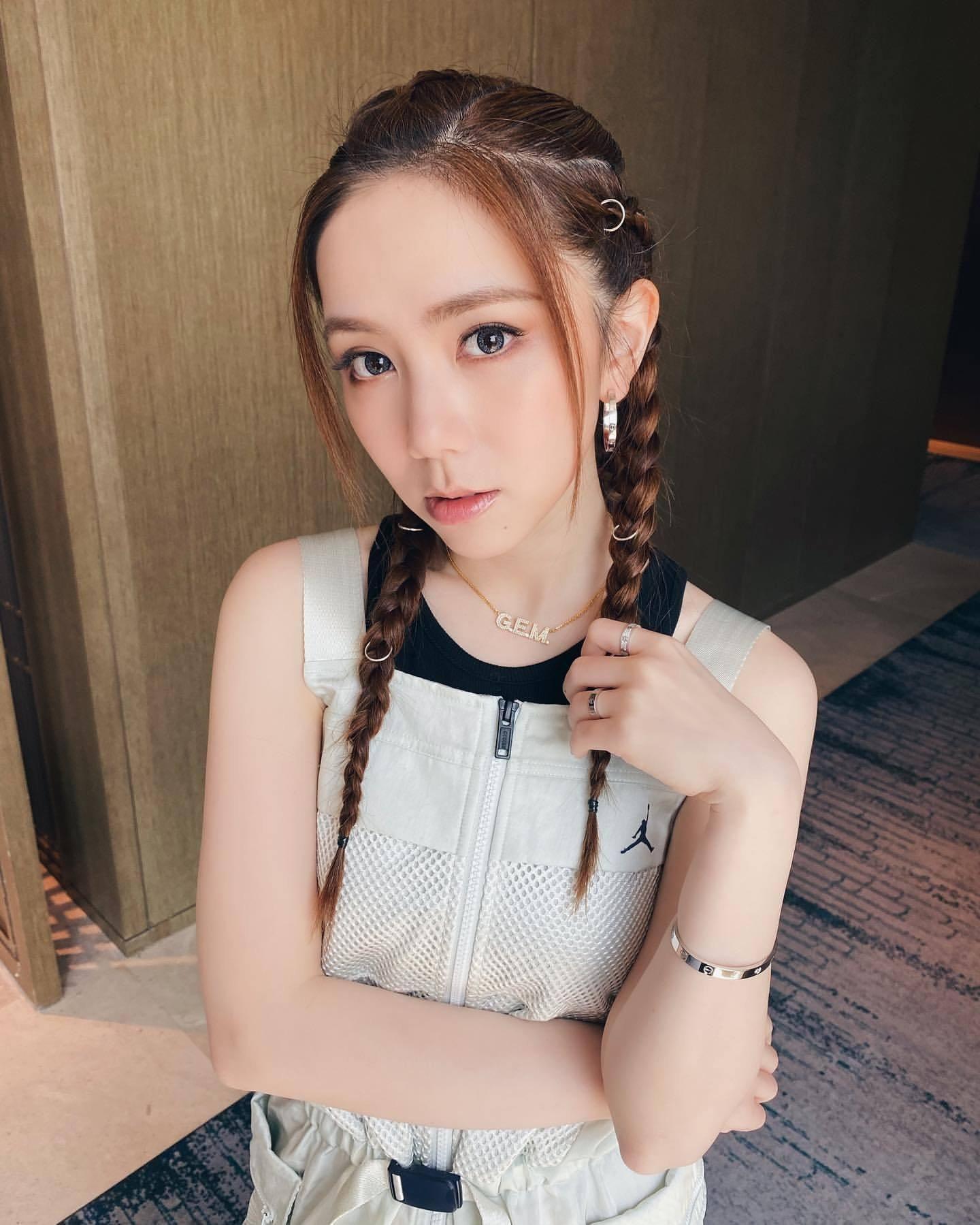 有适合全面屏的邓紫棋壁纸吗
