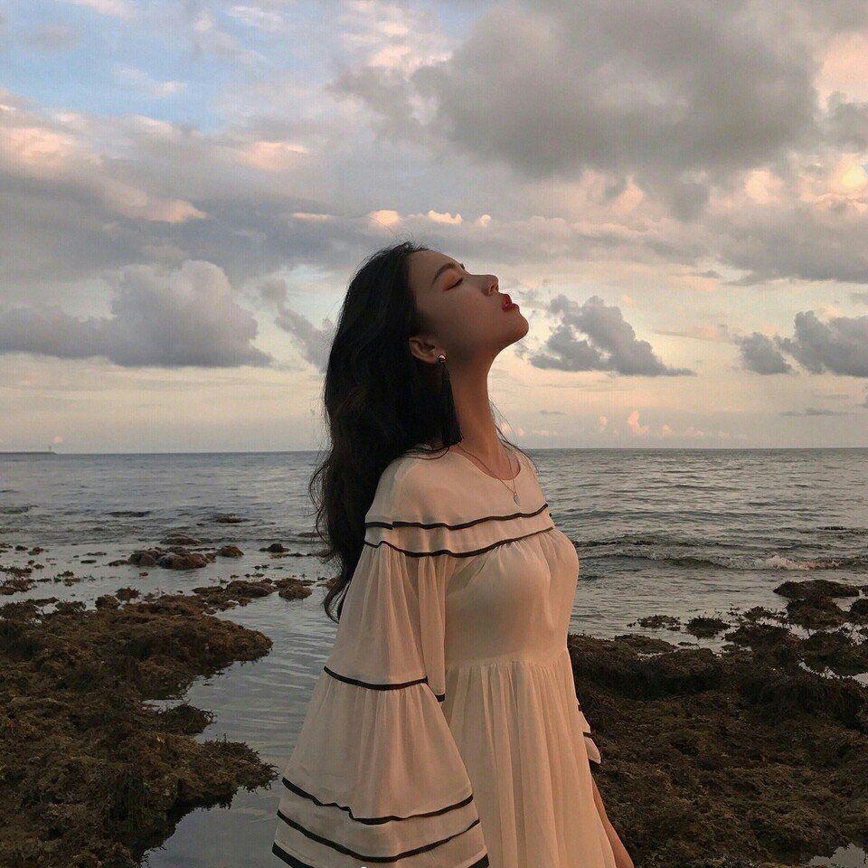 有什么好看的侧脸女生头像?