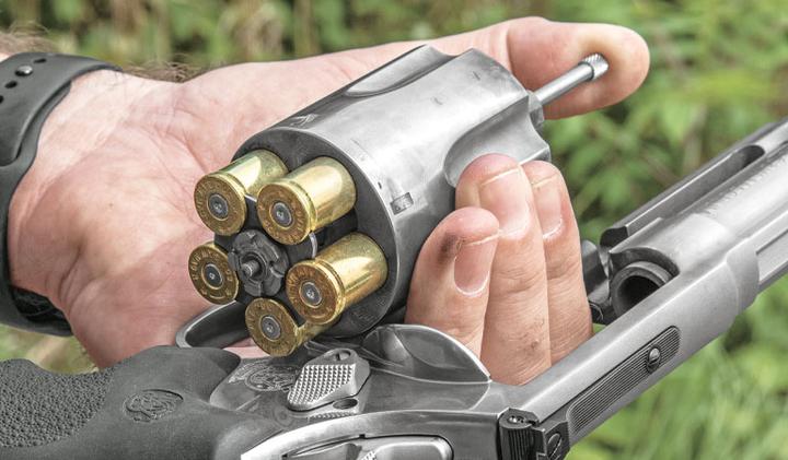 现今威力最大的.500马格南手枪弹,穿透破坏力有多大?