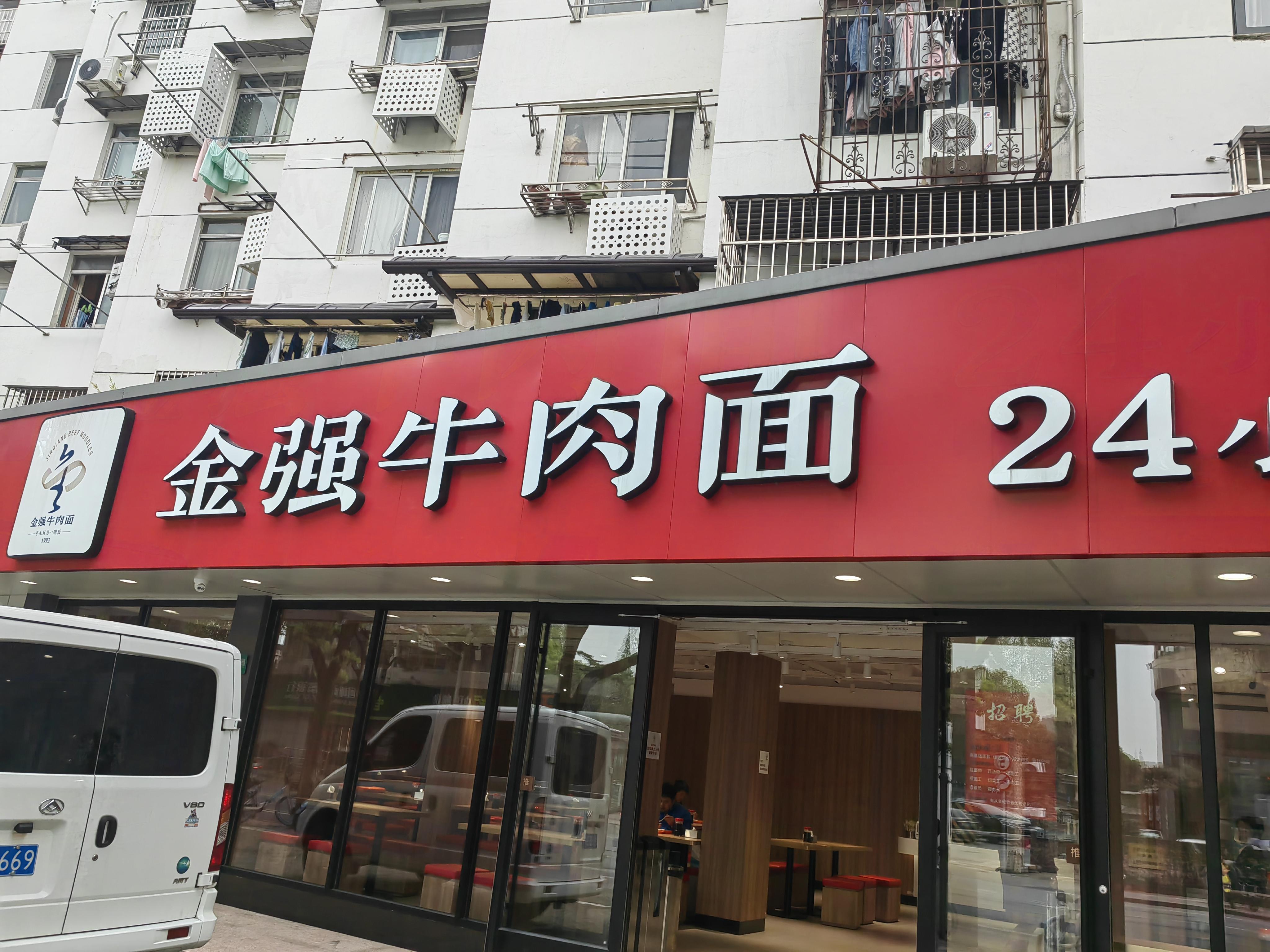 如何看待"年轻人回县城开咖啡馆日入5万"这个新闻?