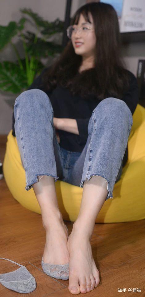 为什么现在女生脚臭也隐隐成为优点了