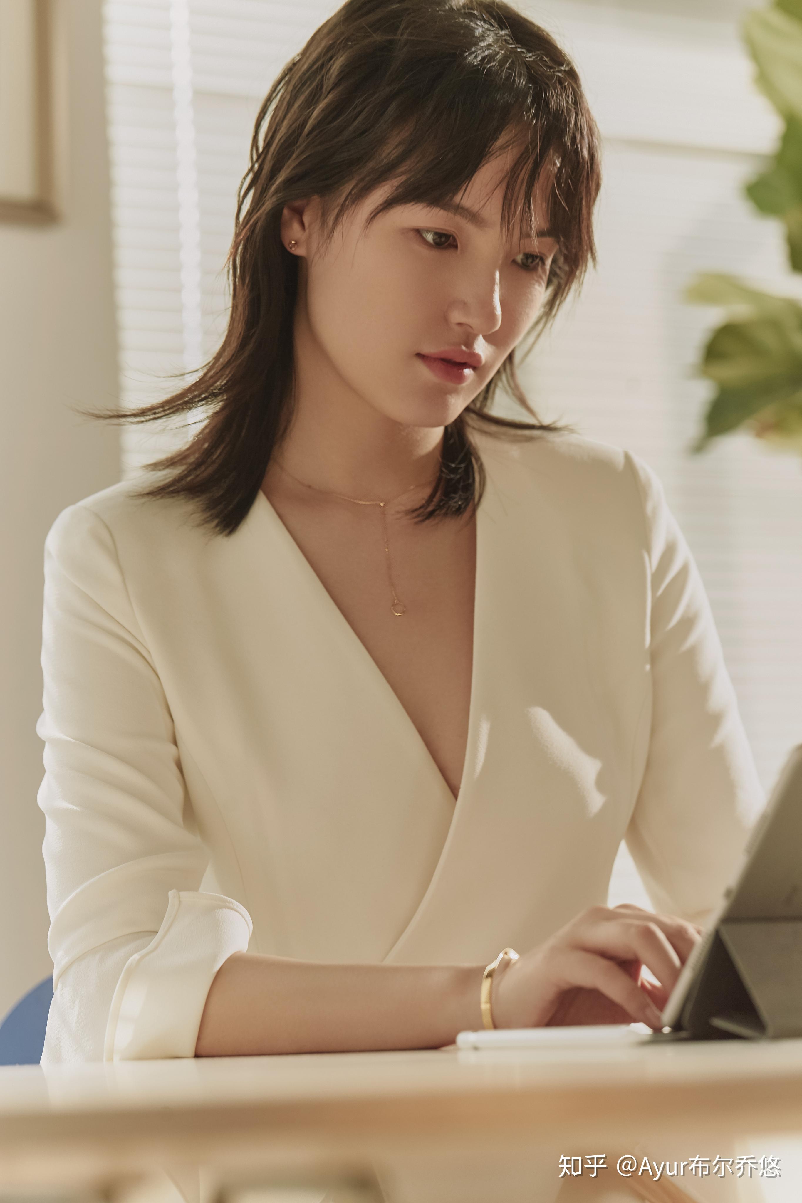 有没有适合上班族佩戴的手链和项链因为经常要见客户