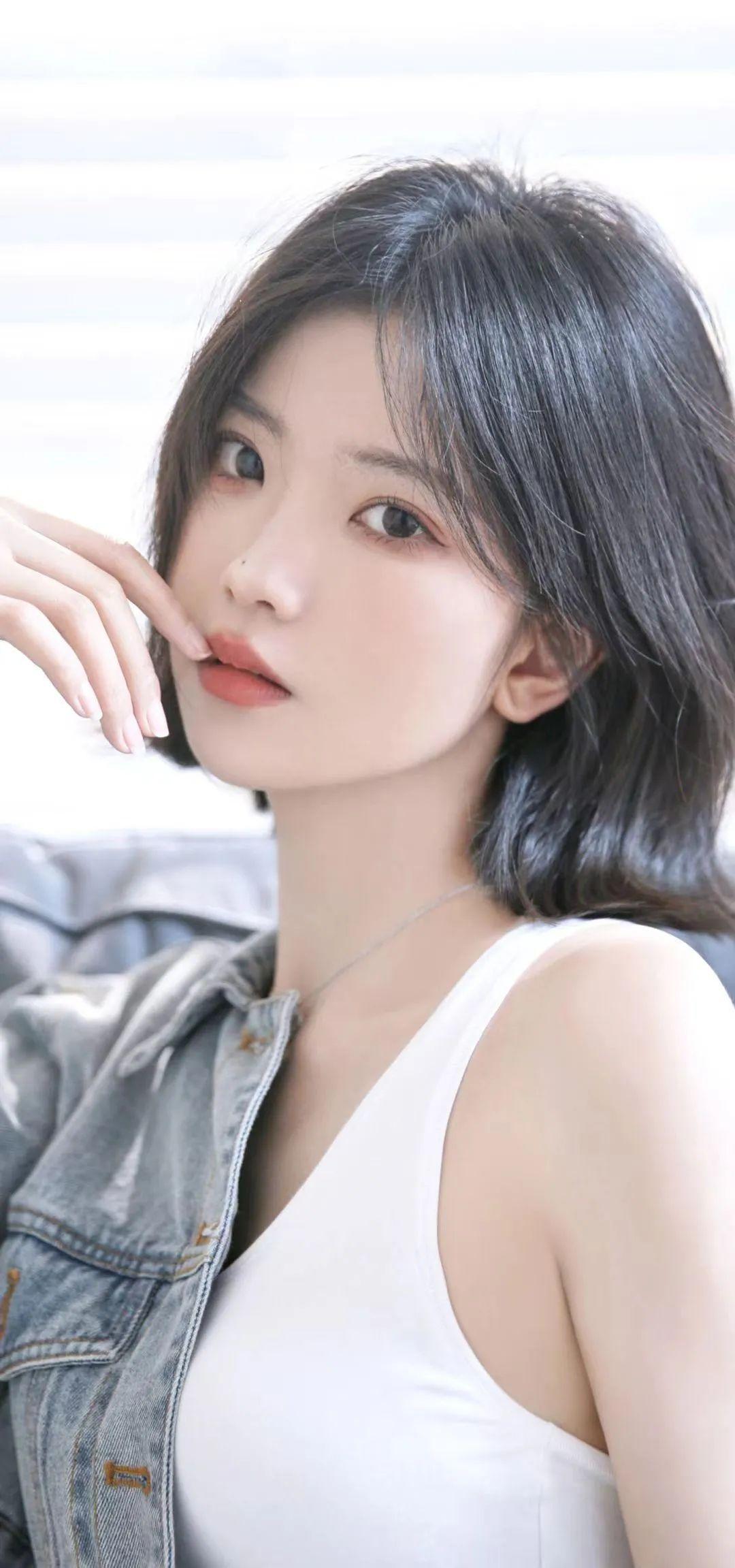 有没有男生超喜欢的那种又纯又欲的女生壁纸?