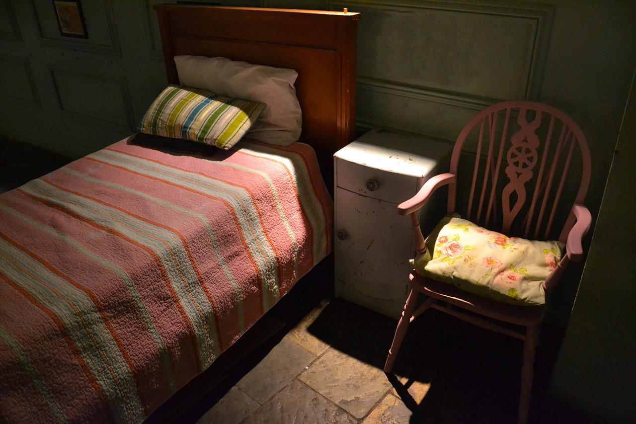 卧室床流行什么样的床