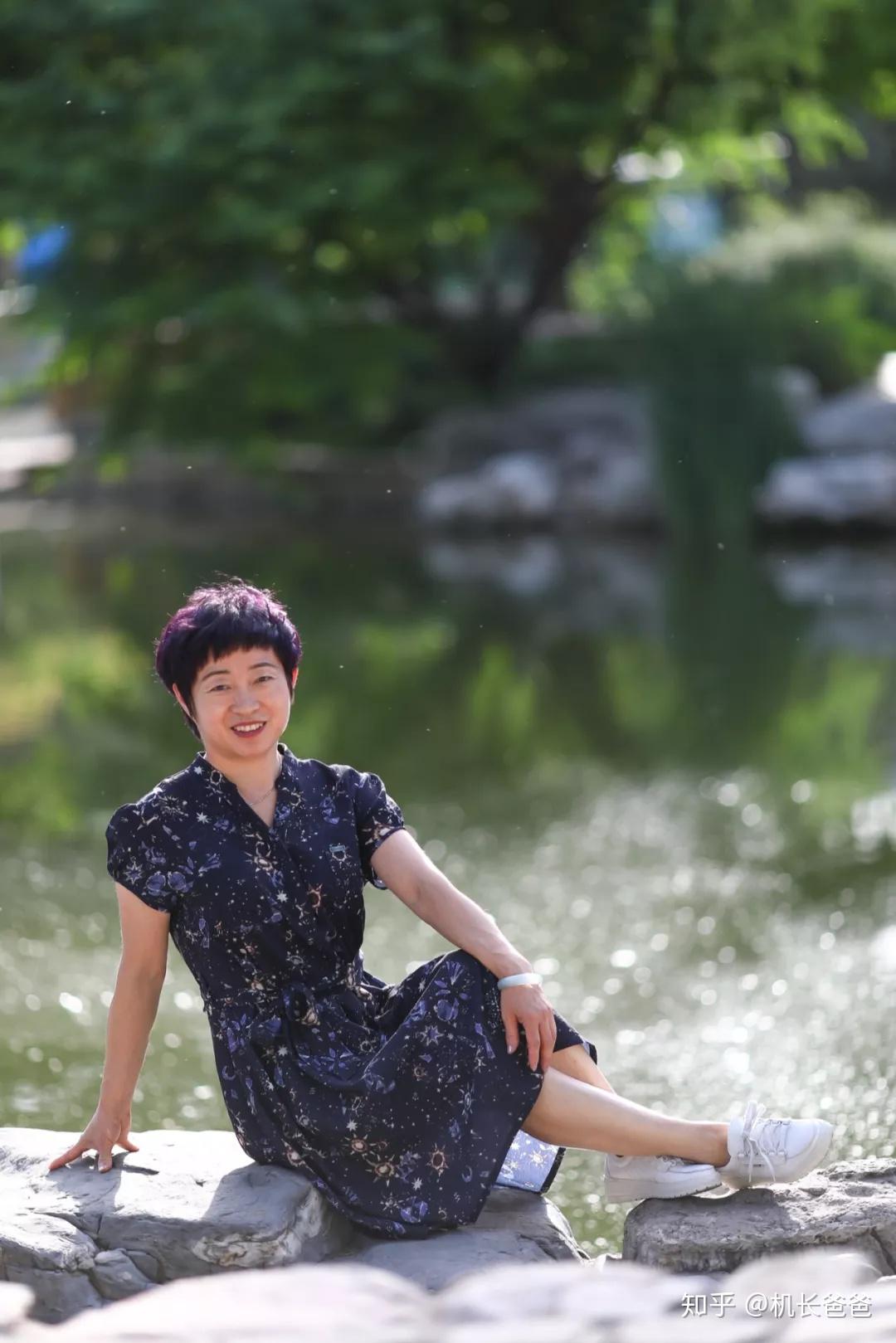 有没有适合中年阿姨拍照姿势? - 知乎