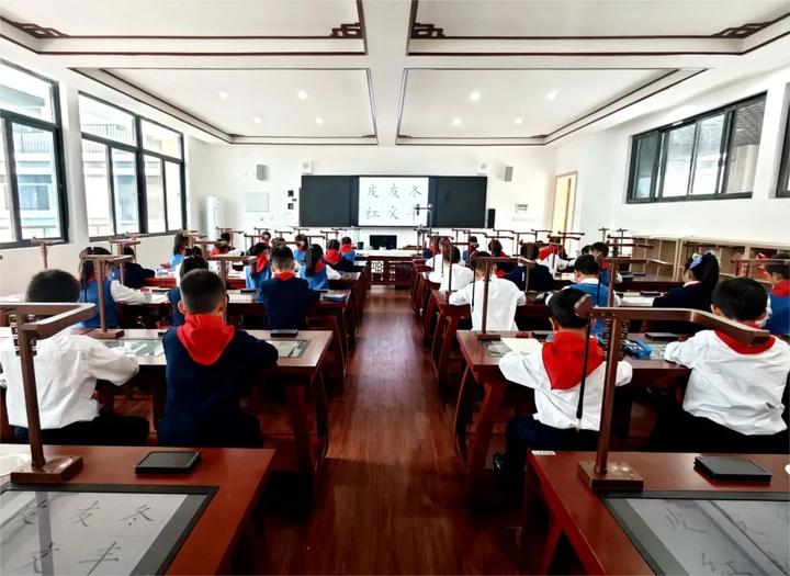 智慧书法教室案例精选|成都市高新区康和小学墨韵书香 - 知乎