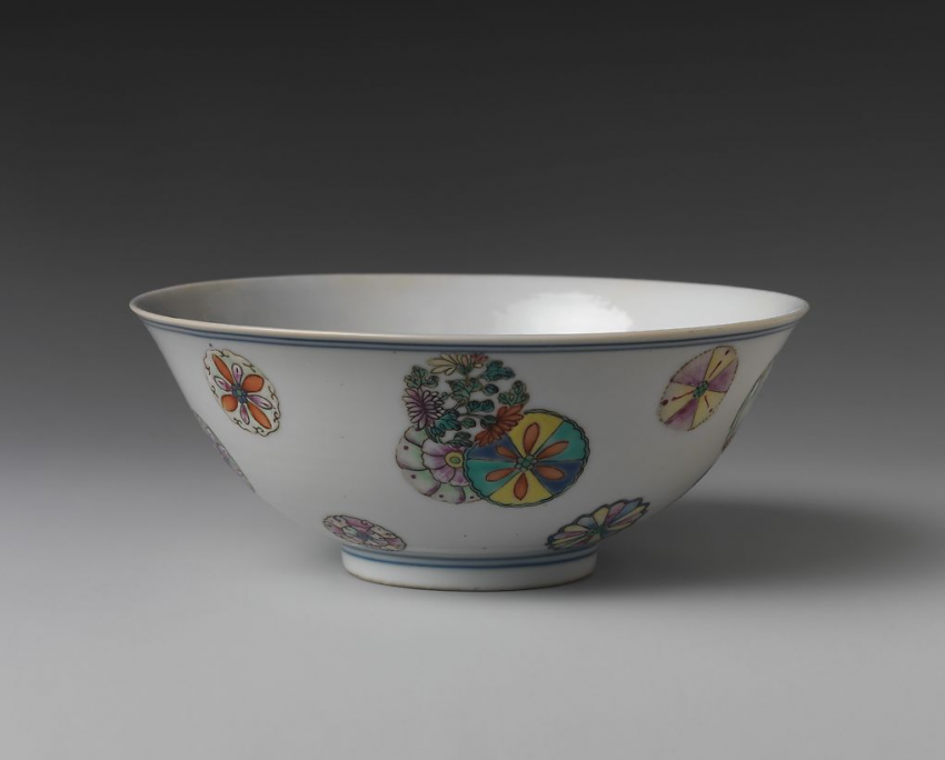 瓷】☆ 瓷器 粉彩皮球花紋折沿盤 ☆清朝期花卉 果物 手描文様明清磁器