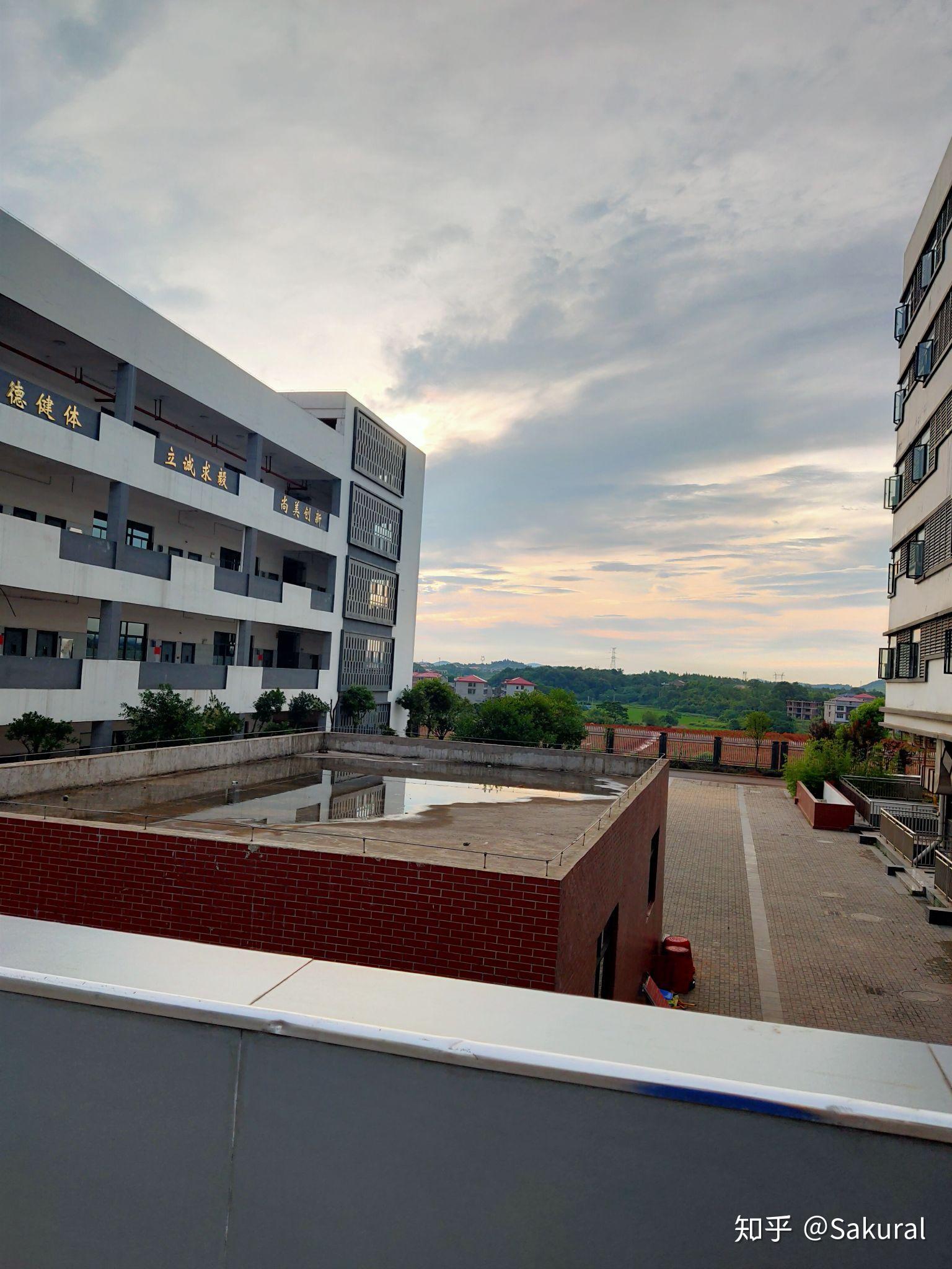 邵东创新学校新校区的宿舍环境怎么样?有几个人住?有几个厕所?