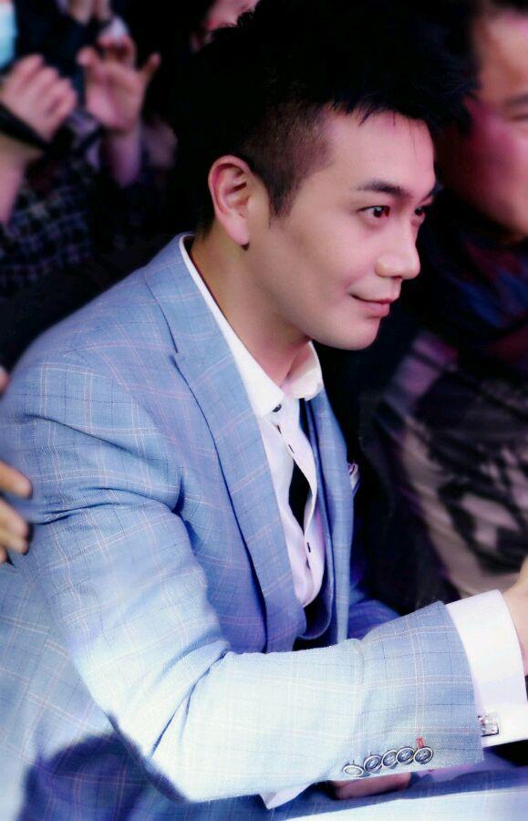 大家有清晰度高的张智尧壁纸吗用来当屏保