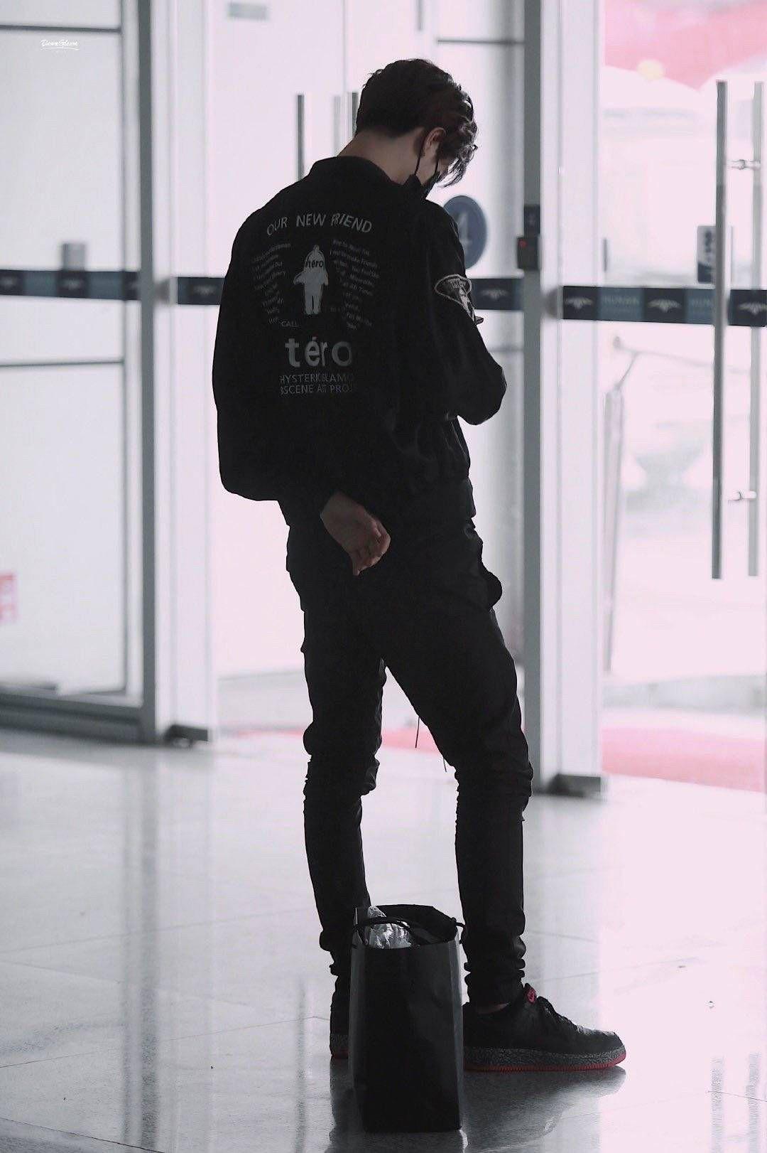 你见过哪些王一博超好看的机场全身照