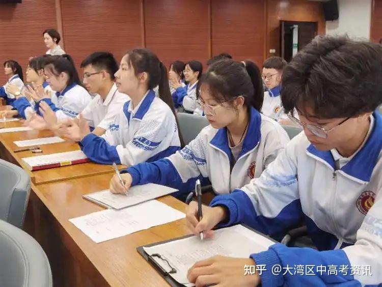 上了高中后才知道,重点高中和普通高中的学生,差距不是一般大!!! - 知乎