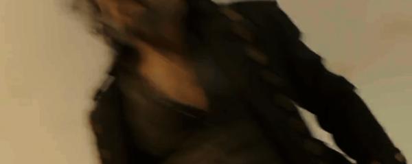 R级动作片《悬崖绝壁》，爽就完了！