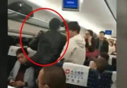动车上买两张坐票乘客,拒绝给无坐票人士让座? - 知乎
