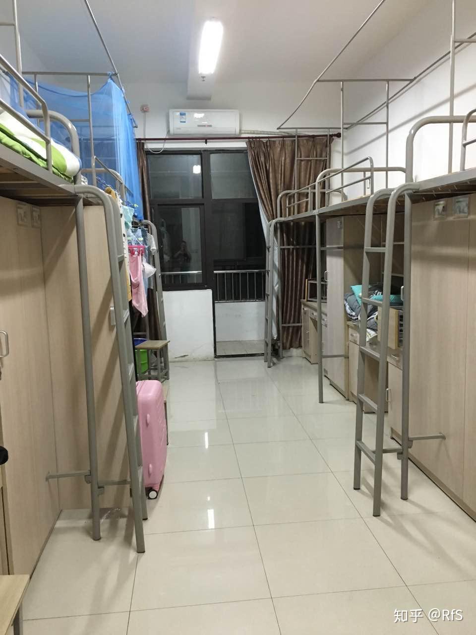 南京林业大学宿舍有上床下桌吗?