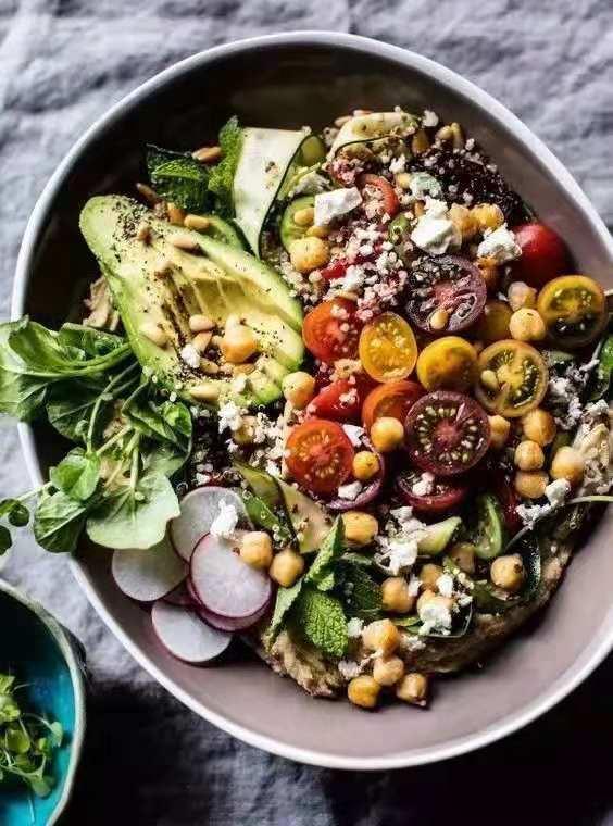 米妹——每日私房素食《藜麦牛油果沙拉》