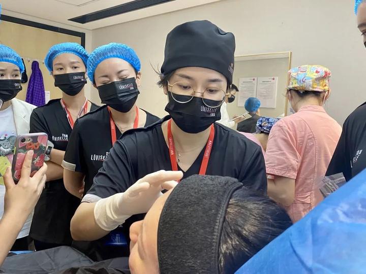 柳大烈医生集团李丹院长--艾维岚童颜针“百瓶大师”&认证注射导师