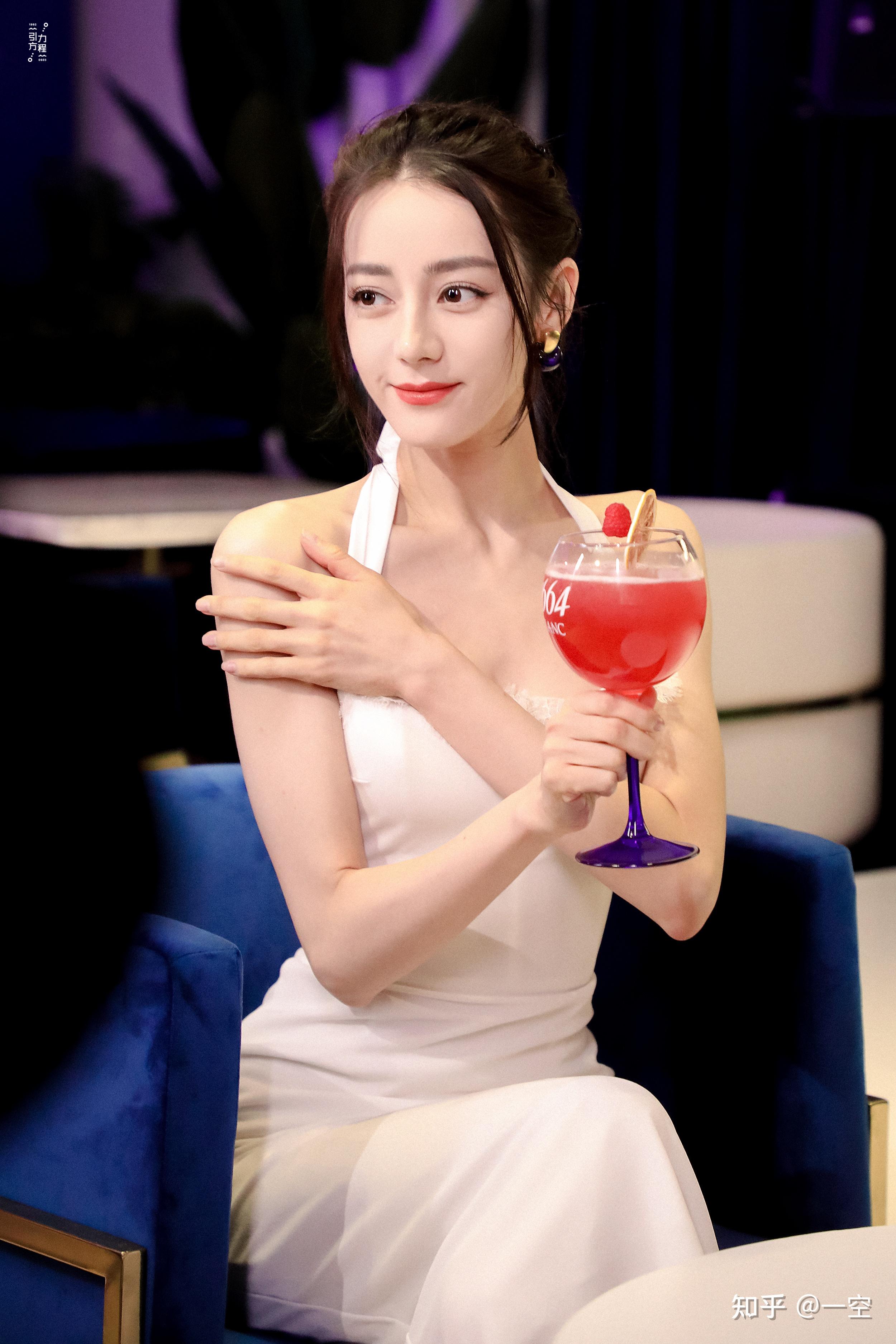 为什么迪丽热巴能成为为数不多的女顶流? - 知乎