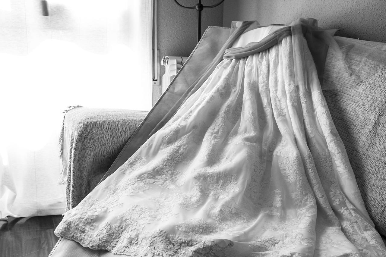 3. 裁缝婚纱腰部