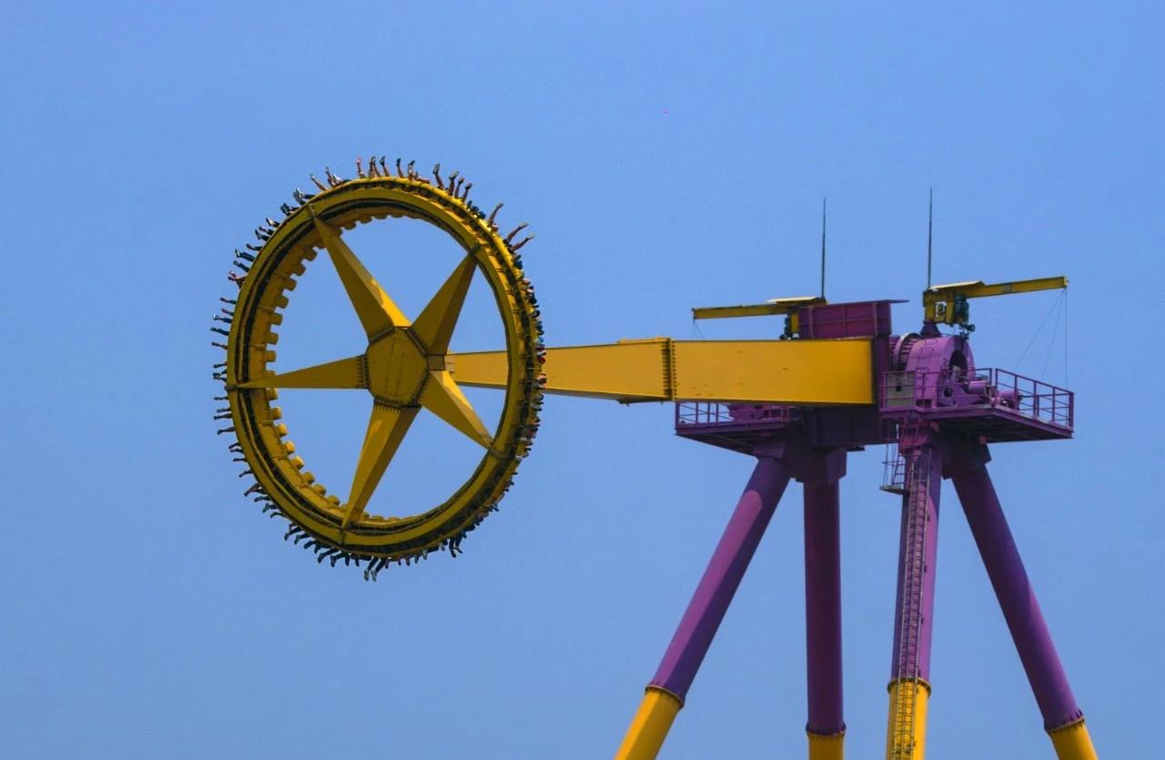 悬挂过山车和箱式过山车哪个更刺激?