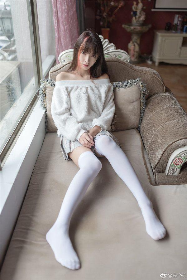 真的有那种完美白丝腿吗