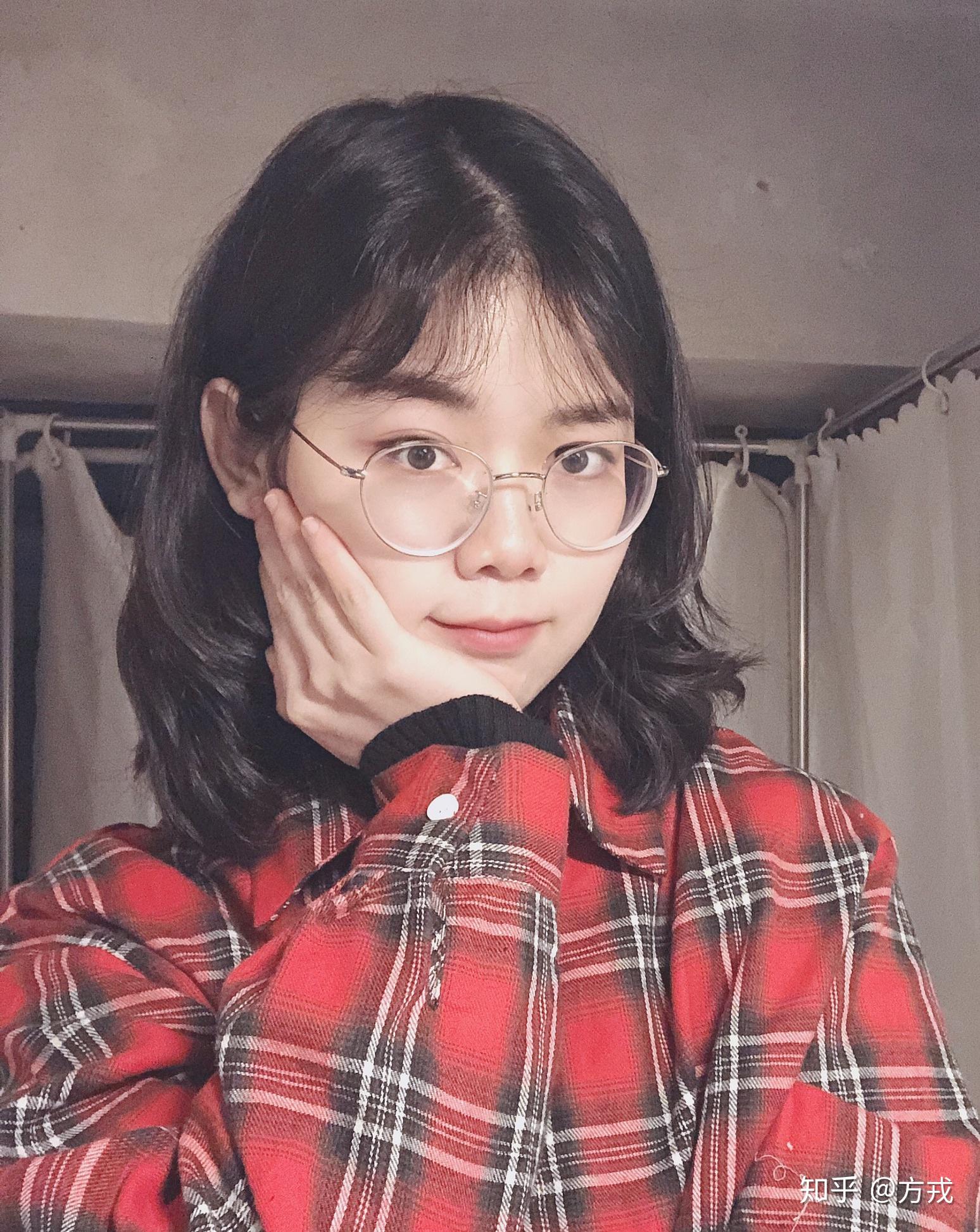 适合戴眼镜的女生发型有哪些
