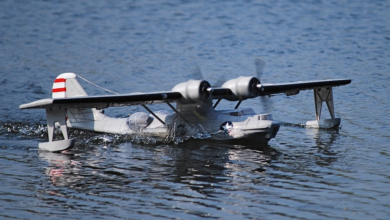 为什么飞机迫降在水上反而比迫降在陆地上更危险? 