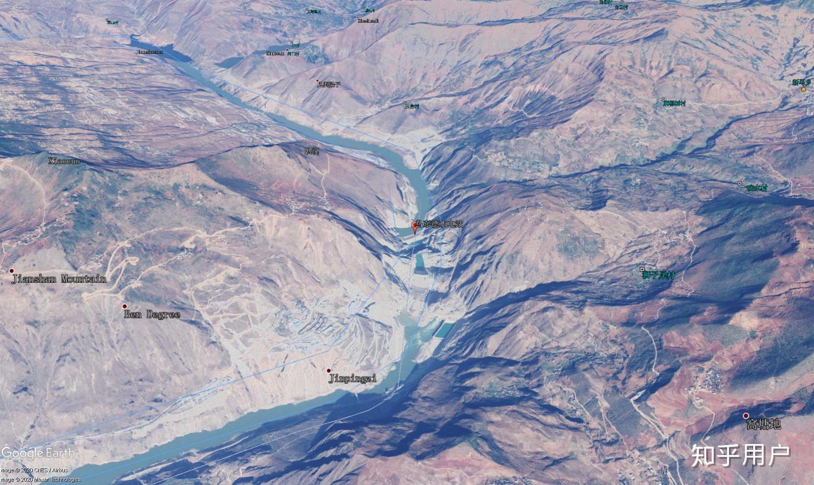 三峡大坝为什么不设计成弧形像胡佛大坝那种造型降低水流冲击