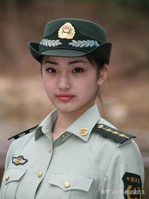 当兵是女装(女生当兵要穿裙子吗)