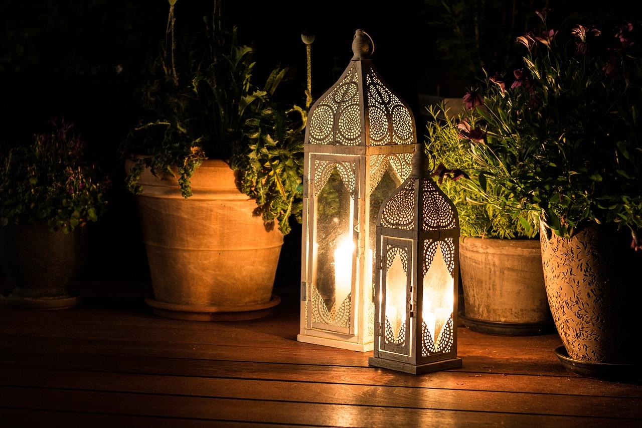 阳台如何挂灯笼