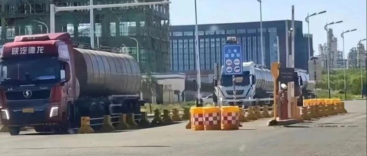 油罐车混装事件,最大赢家竟然是胖东来,货架被扫光!