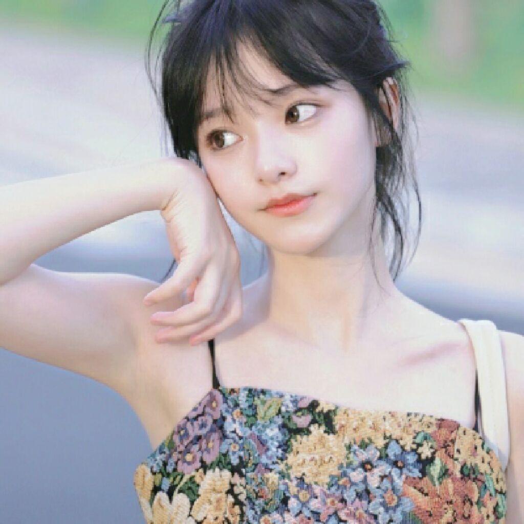 有哪些看上去干净温柔的女生头像?