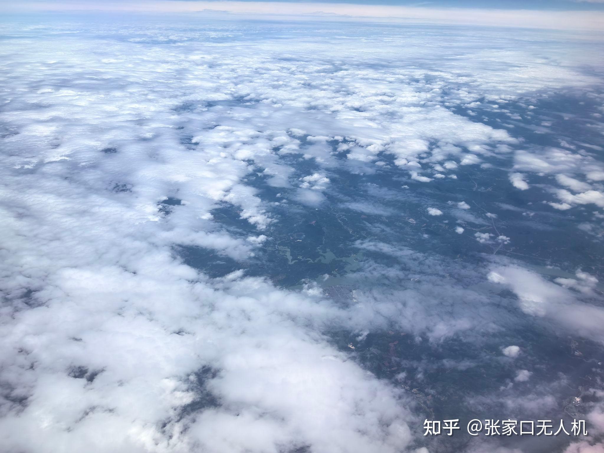 想买一台万元左右大疆无人机镜头能横竖拍转换镜头的哪位内行说说那个