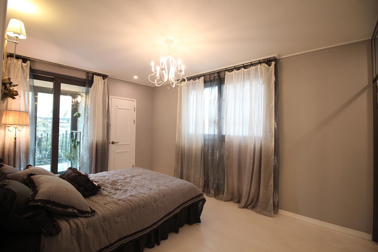 3. 高铁站旁公寓