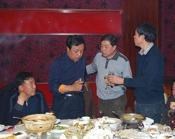 敬酒时需要讲究哪些规矩?需要怎么敬领导? - 知乎