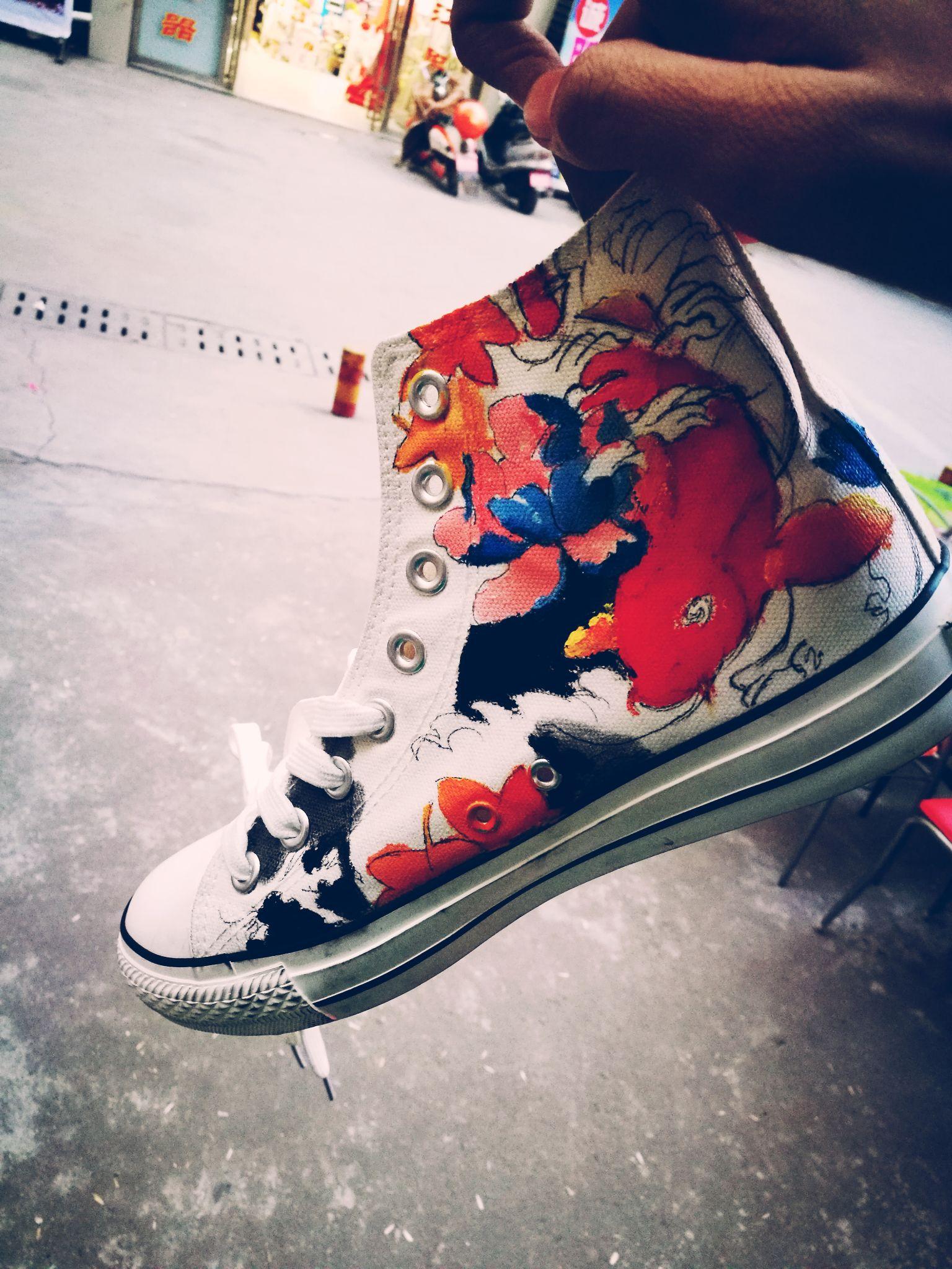 有什么适合纯白vans的手绘图案