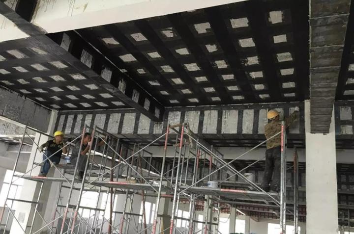 梁底粘贴钢板加固施工流程