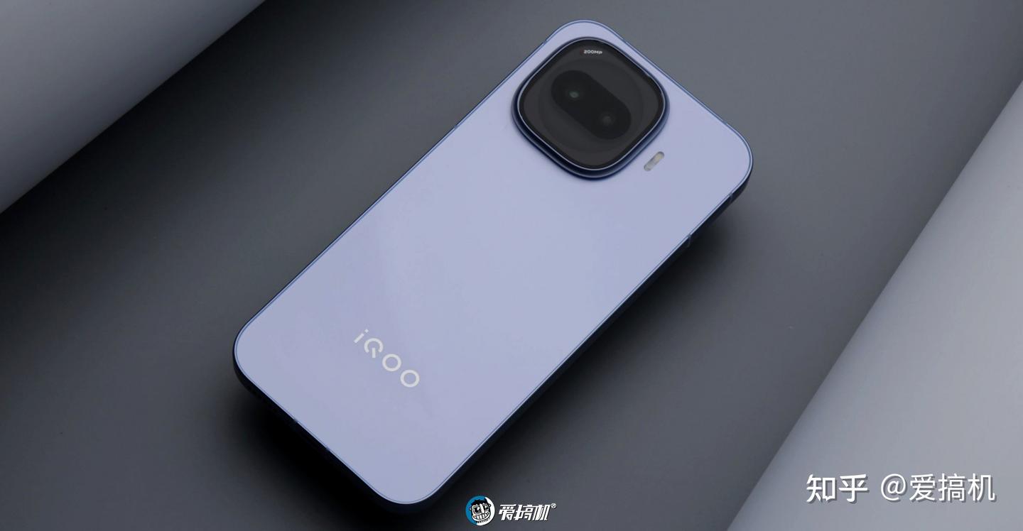 中屏+游戏,iQOO Z11 Turbo评测:2399元起的骁龙8 Gen 5+2亿主摄