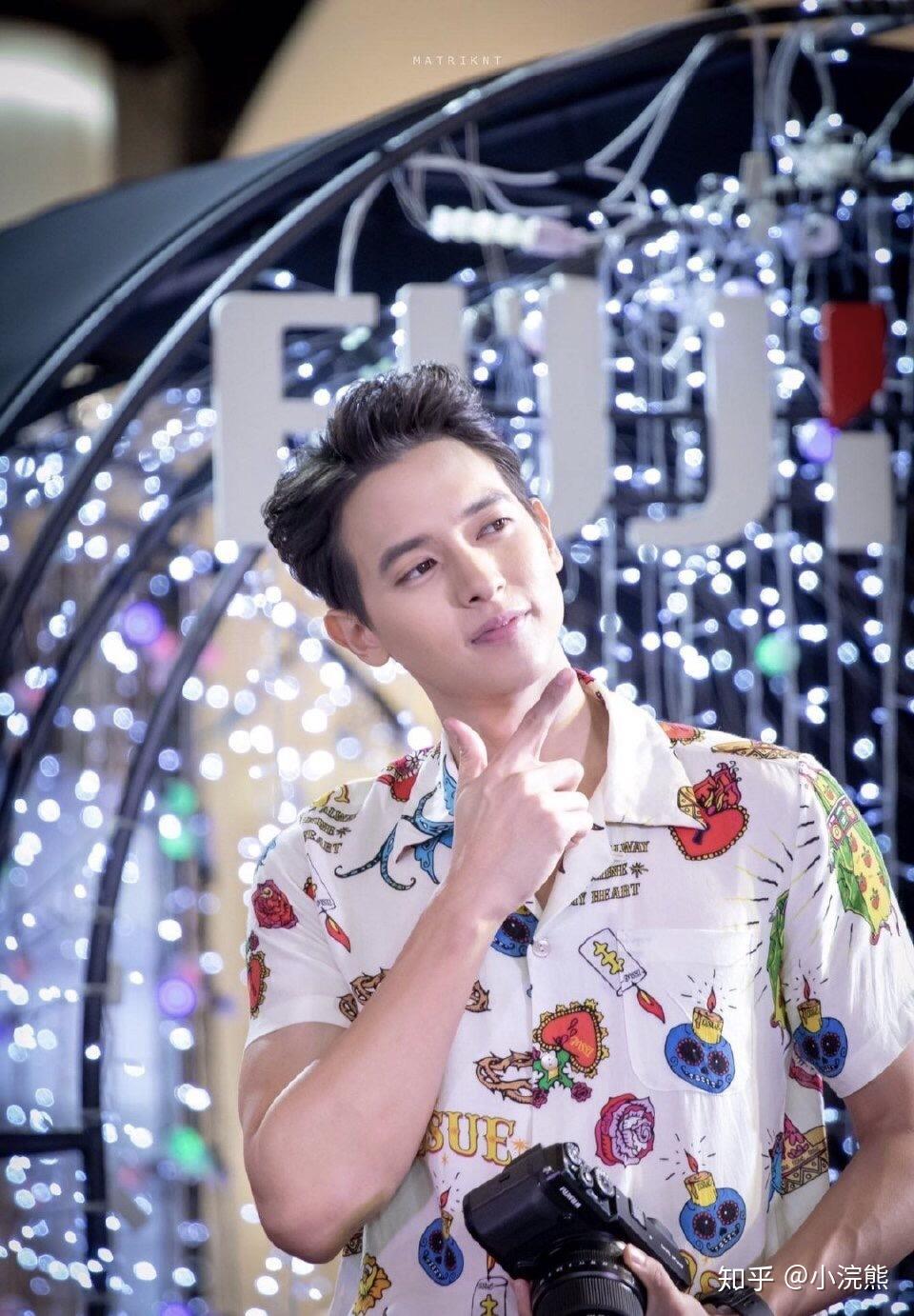 如何评价泰星吉拉宇唐思苏克的长相