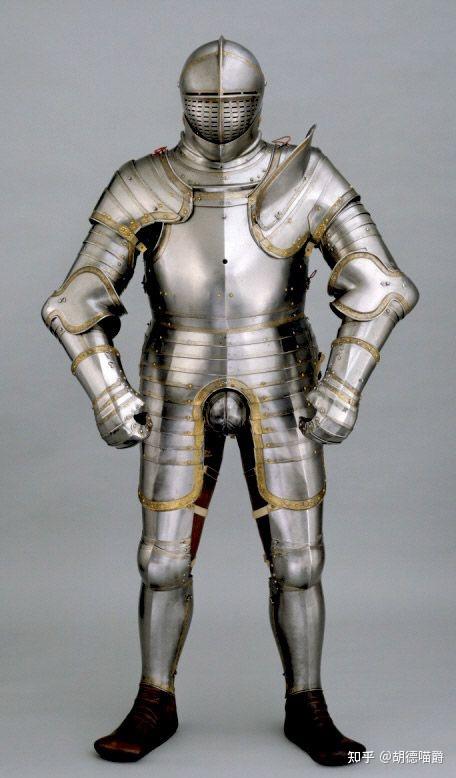 肥战士真的不该穿全身板甲吗有时候出门被人看见评论的时候觉得很难受