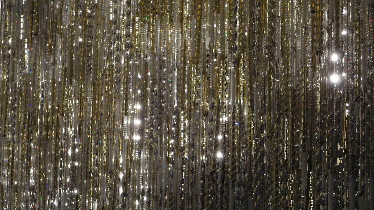 3. 铝合金淋浴隔断