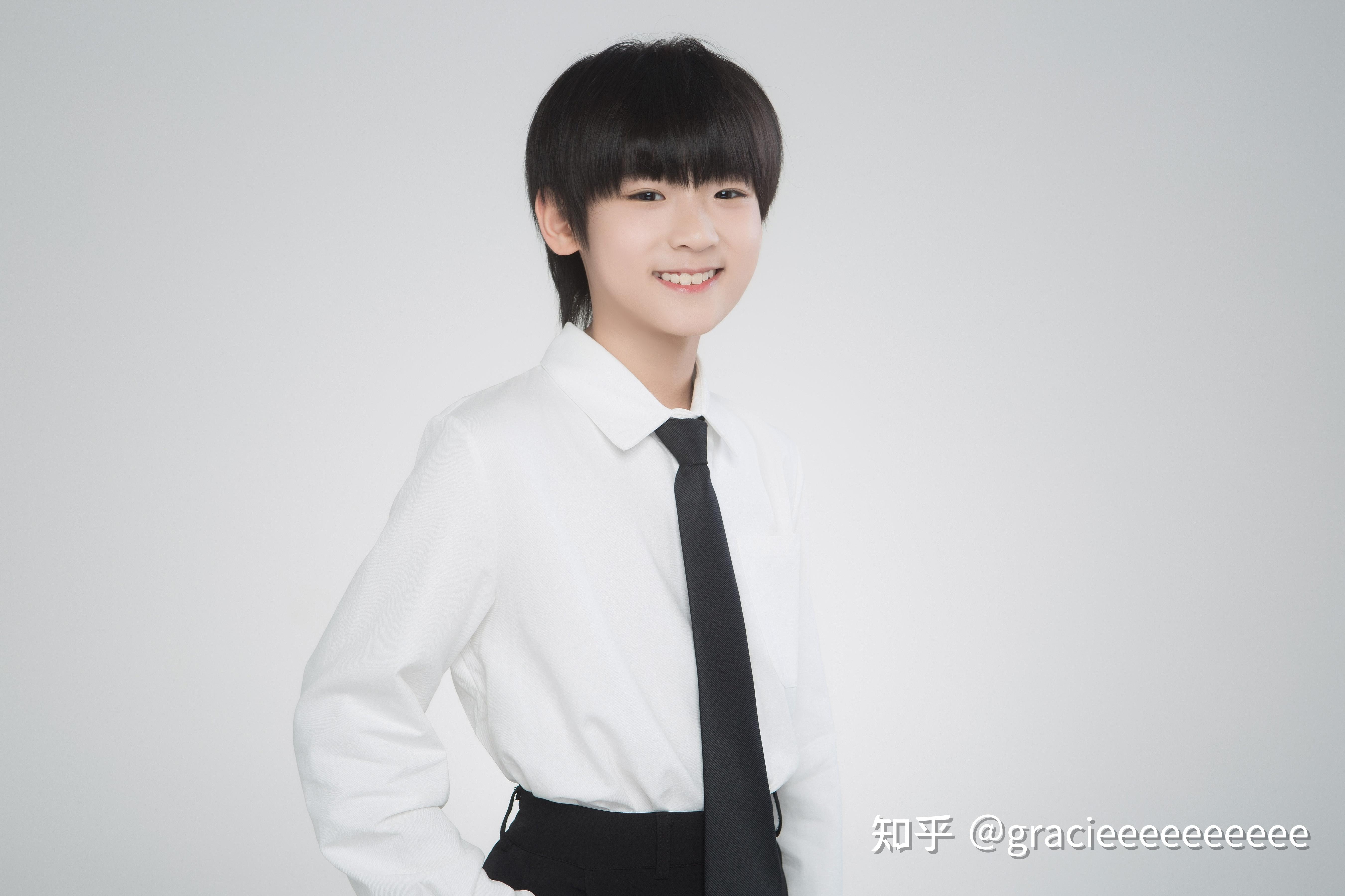 如何评价tf家族张峻豪? - 知乎