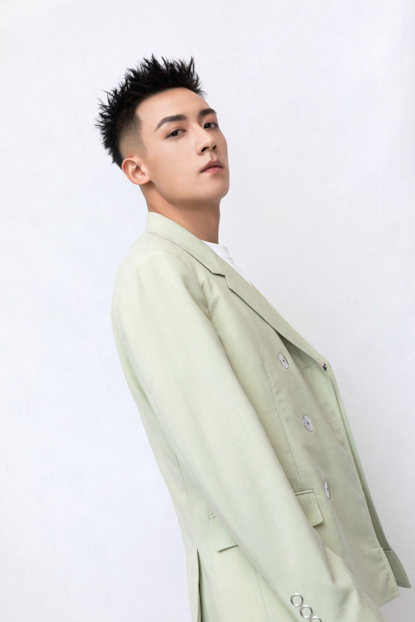 如何评价x玖少年团谷嘉诚的长相?