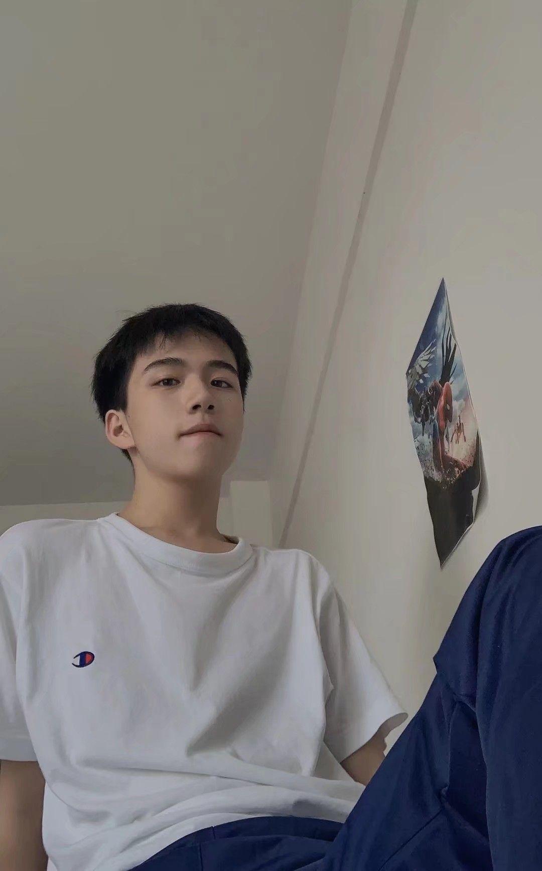 有帅气男生照片吗(不要明星)? - 知乎