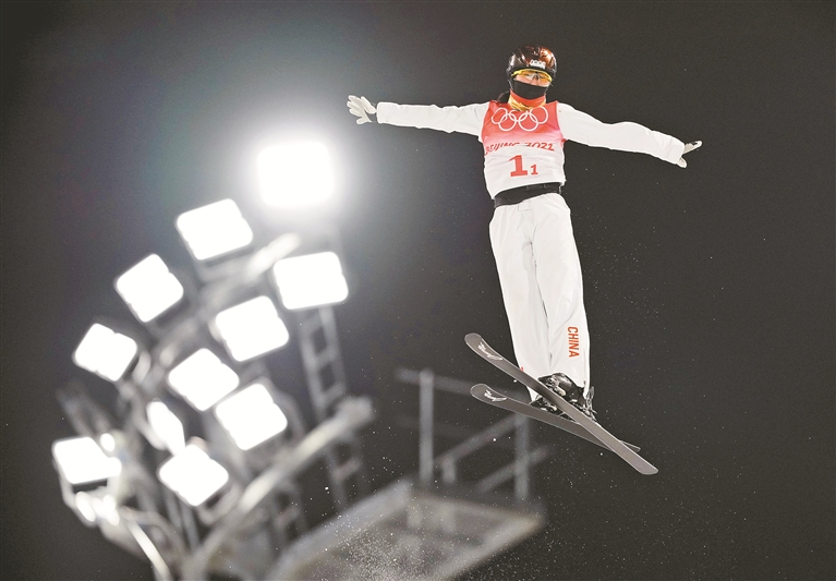 徐梦桃当选「感动中国 2022 年度人物」,宣布将冲击第五次冬奥会,如何