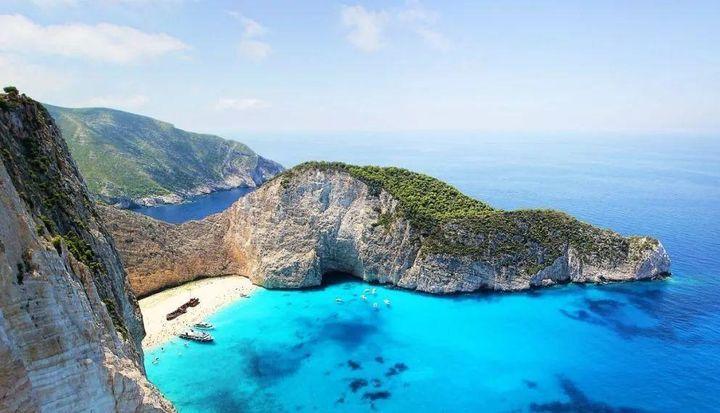 希腊旅游业创纪录增长:收入超越200亿欧元,吸引全球 -